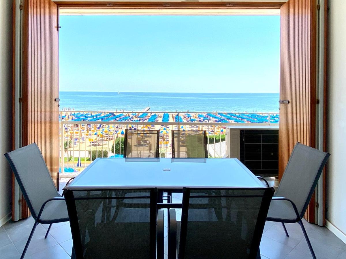 Fronte Mare Stupenda Terrazza Piramide Jesolo Lido Carraro Immobiliare - Family Apartments 外观 照片